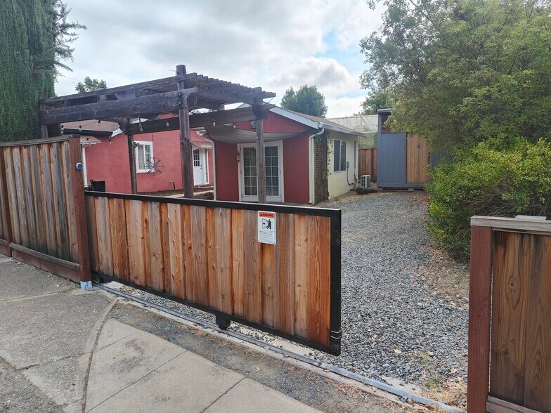 Building Photo - 271 Kottinger Dr