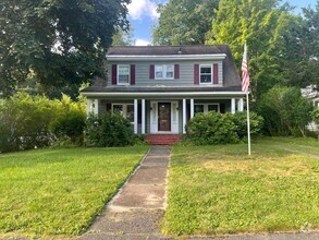 Building Photo - Beautiful Single Family Home in Highly Des...