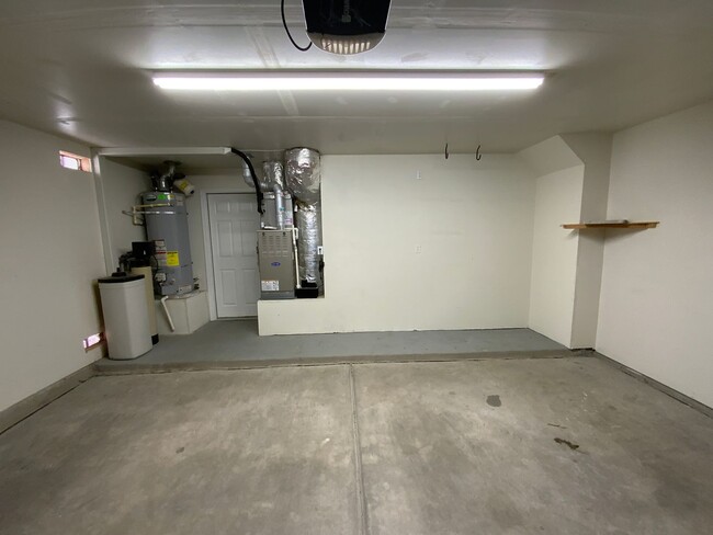 Building Photo - 3 Bedroom + Loft & Bonus Room Available Ne...