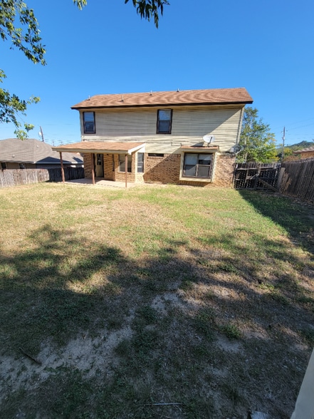 Building Photo - 704 Atkinson Ave