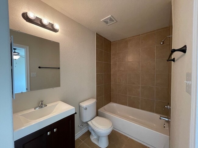 Building Photo - Townhome for rent