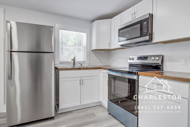 Building Photo - 816 E Estates Blvd