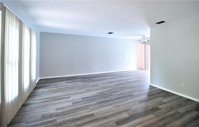 Building Photo - 3082 Cascade Dr