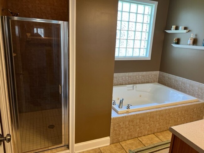 Building Photo - City of Maryville 37803 - SHORT TERM lease considered! Furnished! - 4 bedroom, 3.5 bath home - Ca...