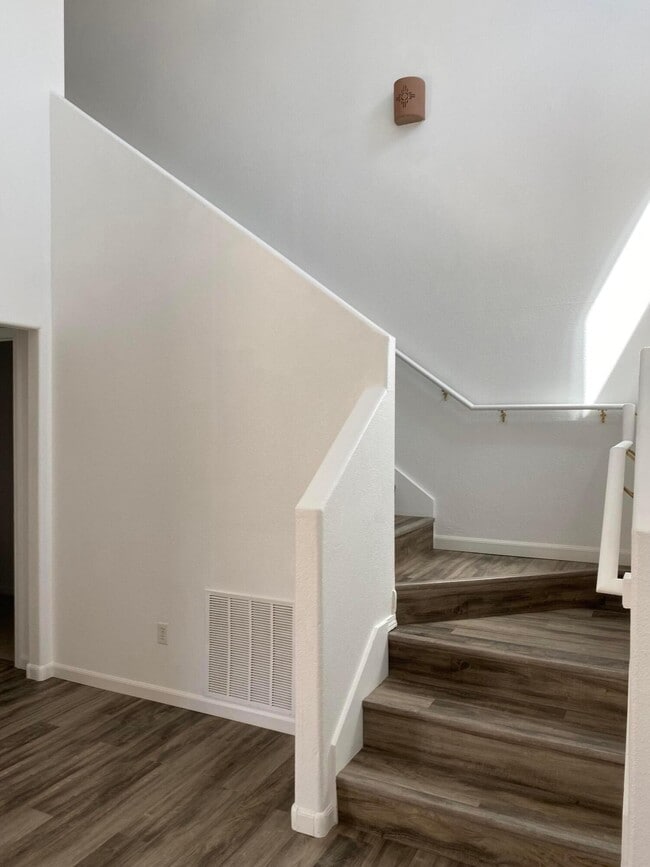 Building Photo - 1412 Stone Canyon Rd NE