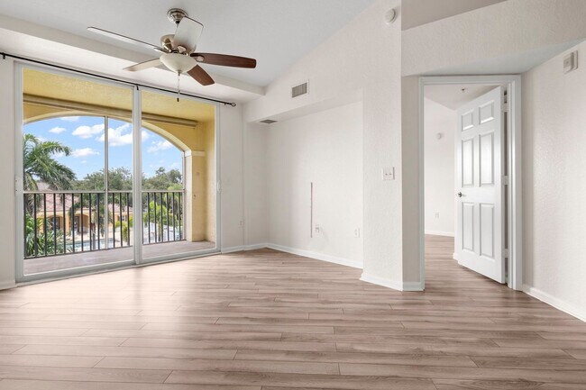 Building Photo - Resort-Style Living in the Heart of Fort M...