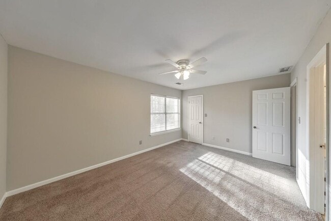 Building Photo - 2045 Fairways Ct