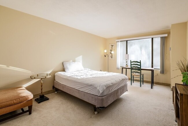 Building Photo - 1550 Worcester Rd