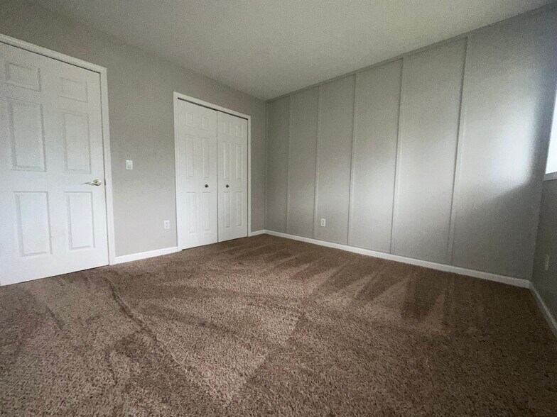 Building Photo - 2777 Davison Ave