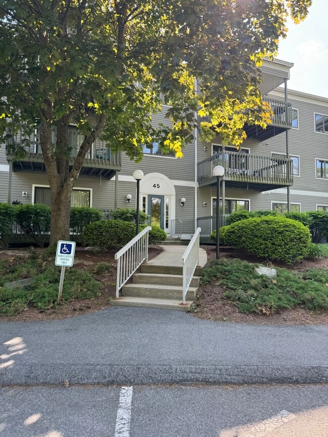 Building Photo - Nashua Ledgewood Hills condo for rent