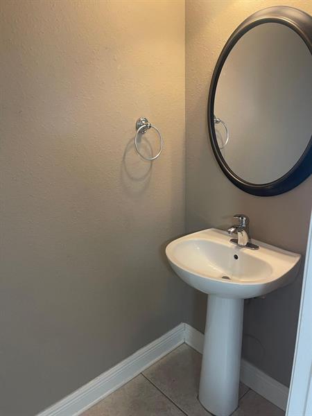 Building Photo - 8021 Sanibel Dr