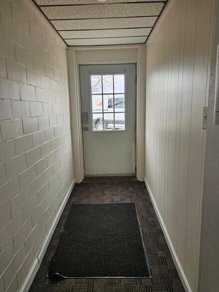 Building Photo - 19 W Water St