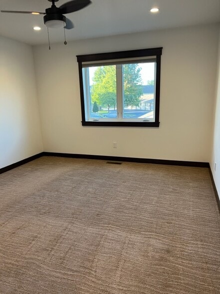 Building Photo - 1101 Linden Drive Unit 5