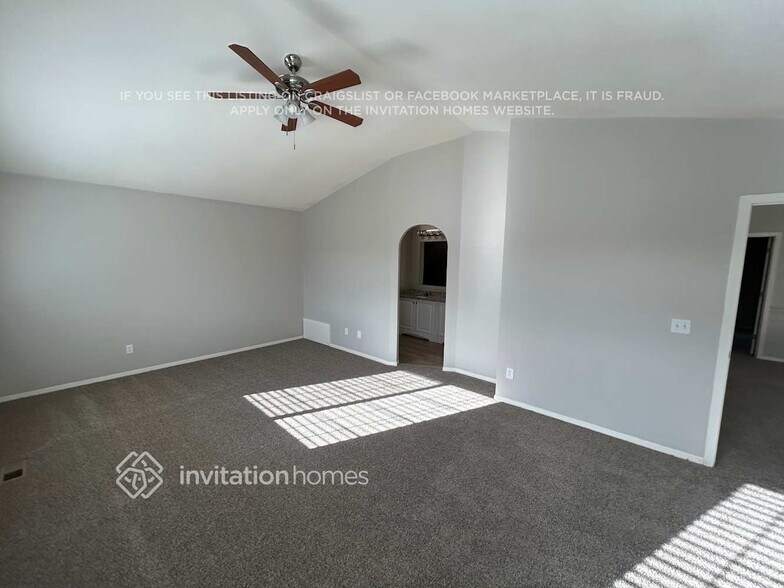 Building Photo - 5703 E 123rd Dr