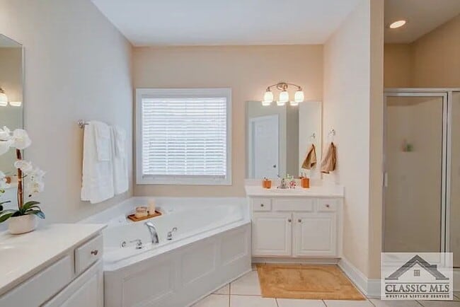 Building Photo - 1190 Brookshire Dr