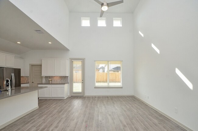 Building Photo - 29203 Pikes Peak Dr