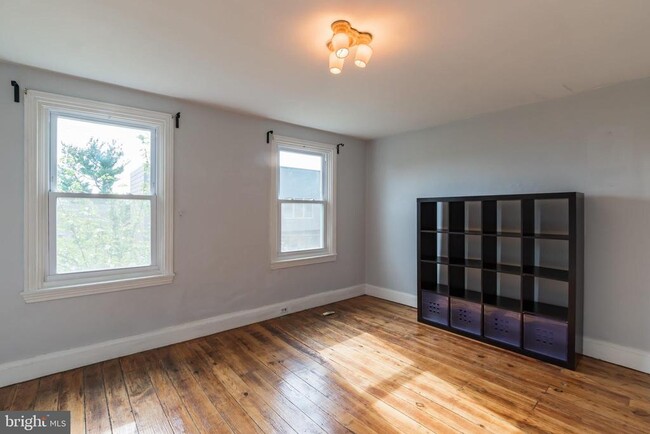 Building Photo - 1221 Marlborough St