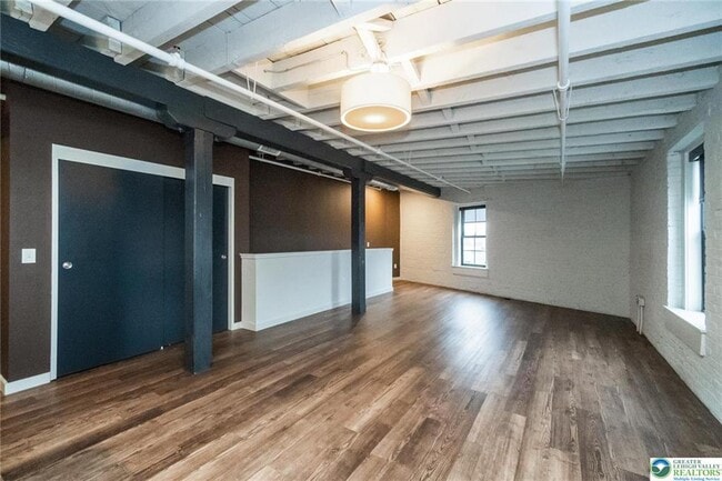 Building Photo - 107 Hamilton St