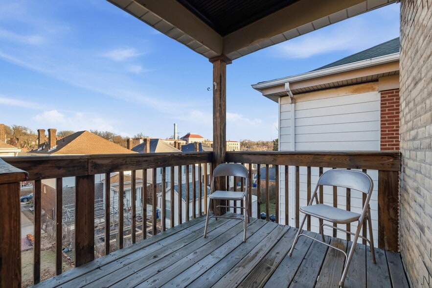 Building Photo - 2303 Sherbrook St