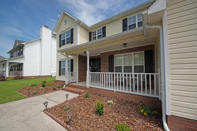 Building Photo - 930 Commons Dr N