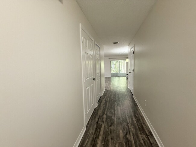 Building Photo - 2-Bed Oasis with 2.5 Baths on Silver Falls...
