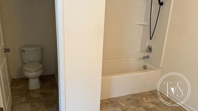 Building Photo - RATE DROP ALERT! (was $3000/month) and FAL...
