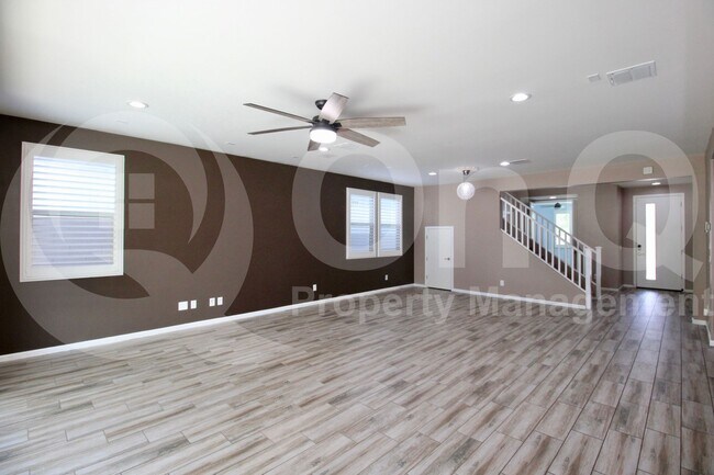 Building Photo - 3080 S Jasmine Dr