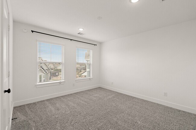 Building Photo - 7626 Redbud Orch Rd