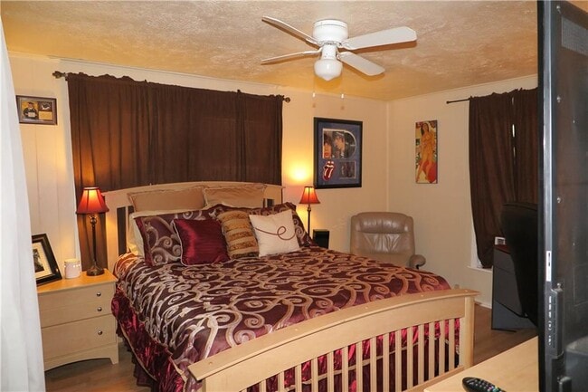 Building Photo - 1310 Pine St