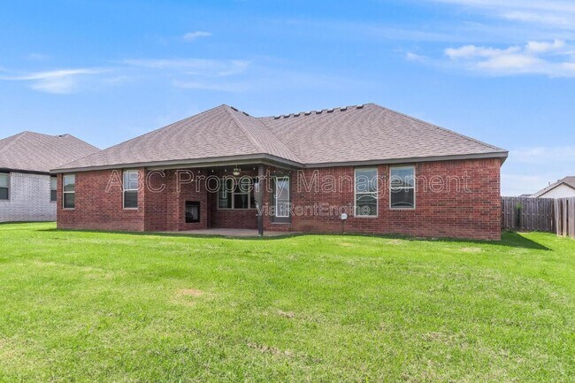 Building Photo - 328 N Otoe St