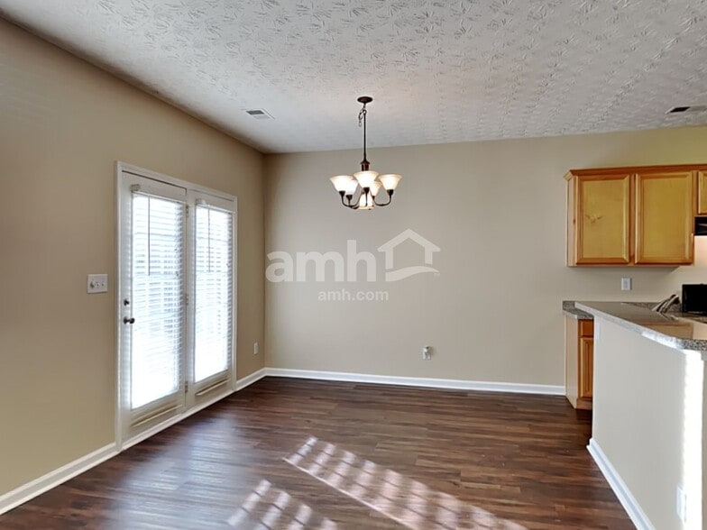 Building Photo - 732 Winbrook Dr