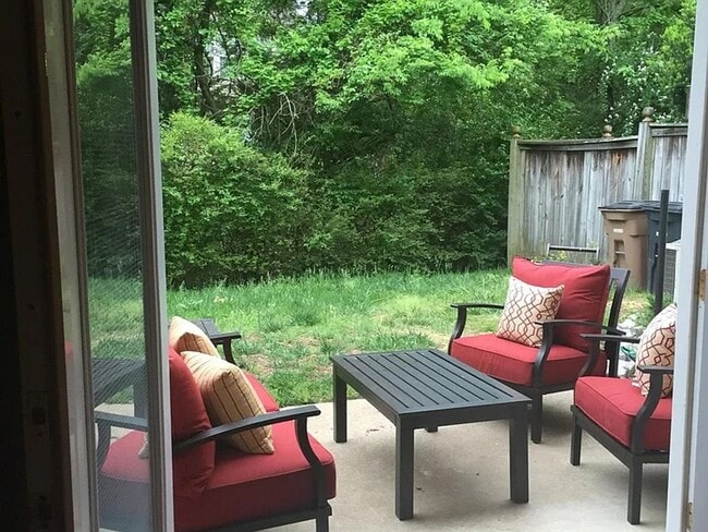 Building Photo - 3BR Townhome in Brentwood