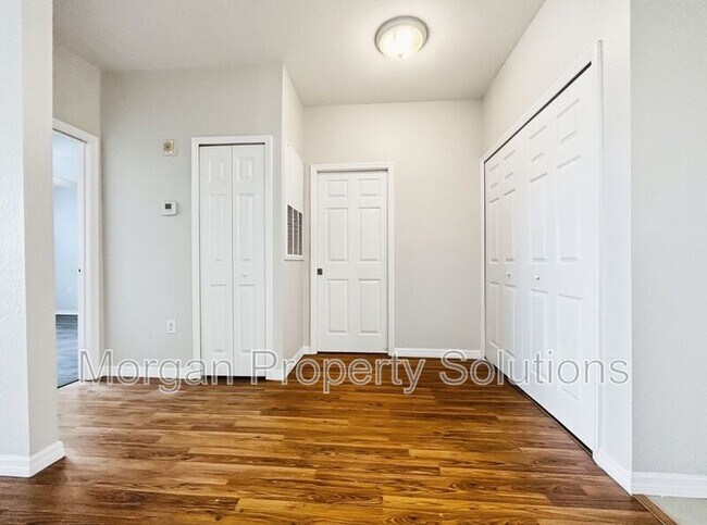 Building Photo - 5463 Vineland Rd