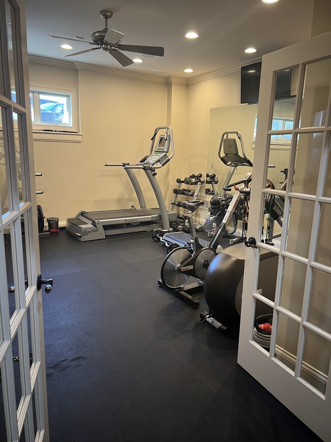 Building Photo - 9020 Whisperinghill Dr