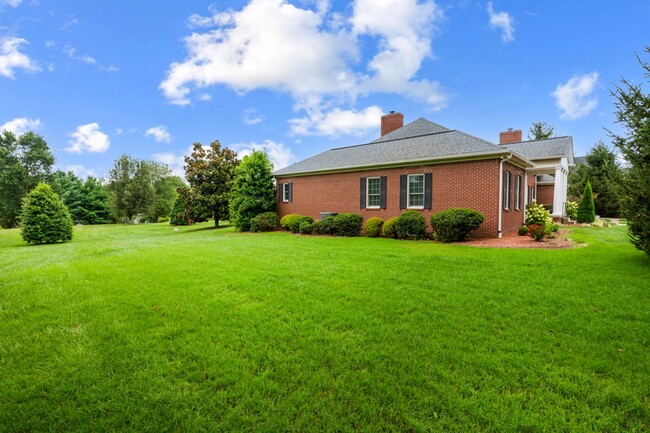 Building Photo - Executive Rental