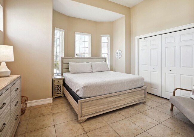 Building Photo - Gulf-Front Luxury Townhouse | 4 Bedrooms +...