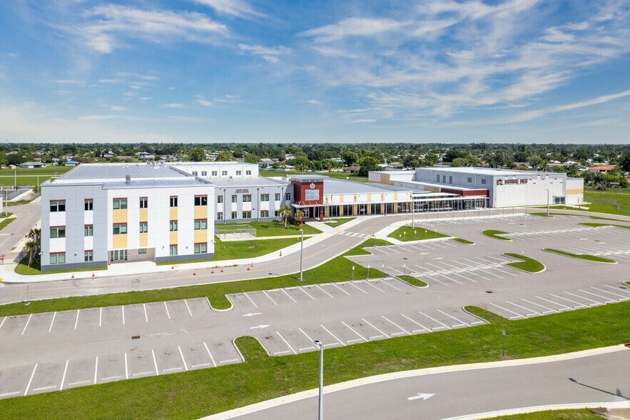 Building Photo - 548 Woodview Dr