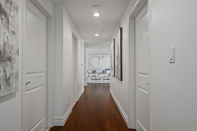 Building Photo - 1248 Laurel Ave