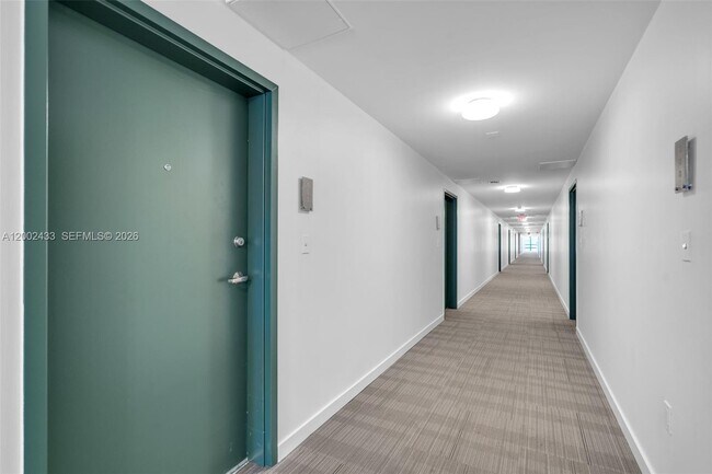 Building Photo - 321 NE 26th St