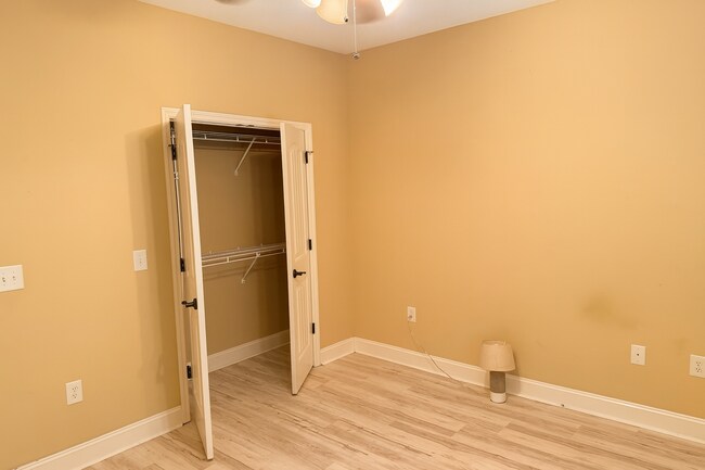 Building Photo - 736 River N Blvd