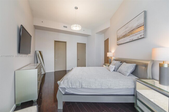 Building Photo - 15901 Collins Ave