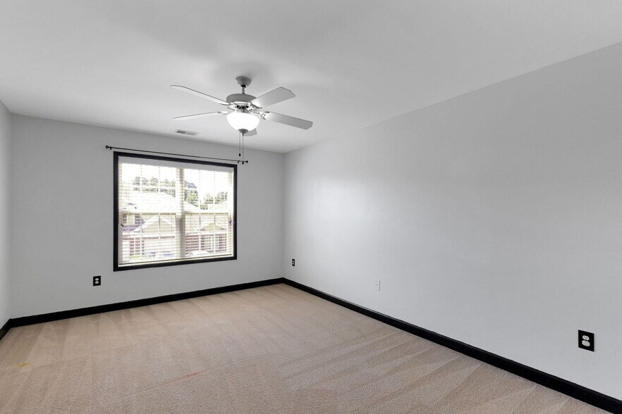 Building Photo - 5006 Waterloo Ave