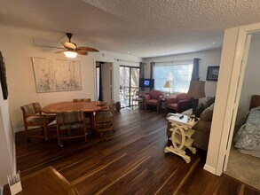 Building Photo - Seasonal Oaks IV 2/2 first floor condo