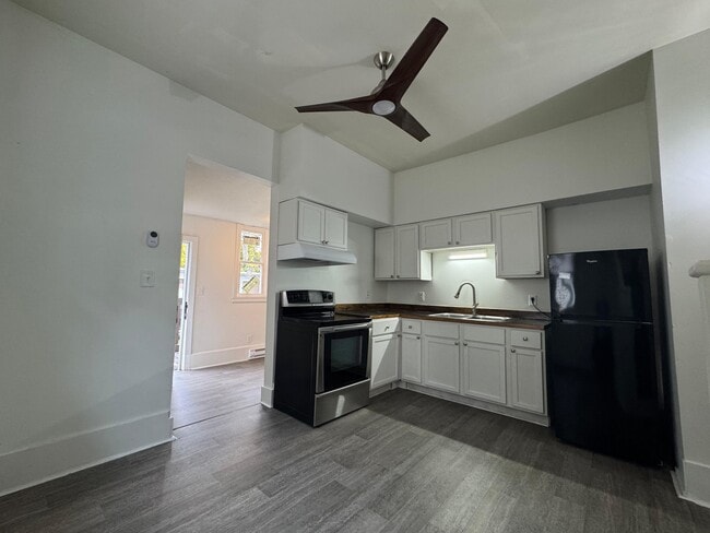 Building Photo - 728 W Colfax Ave