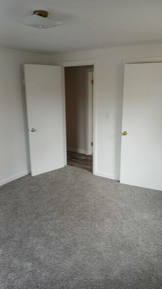 Building Photo - 17 Ontario Ave