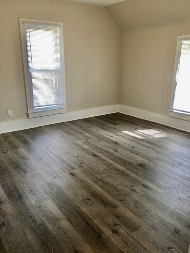 Building Photo - 3-bedroom house - Seaman District!