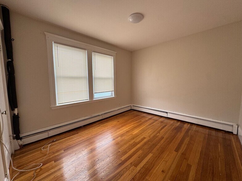 Building Photo - 26 Hanover St