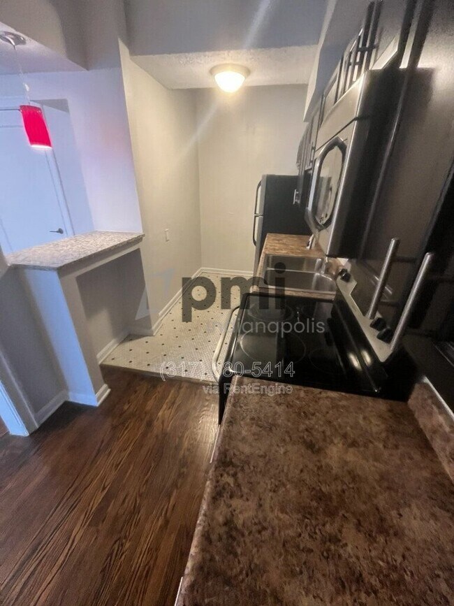 Building Photo - 1 W 28th St