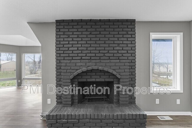 Building Photo - 2081 Willow Ln
