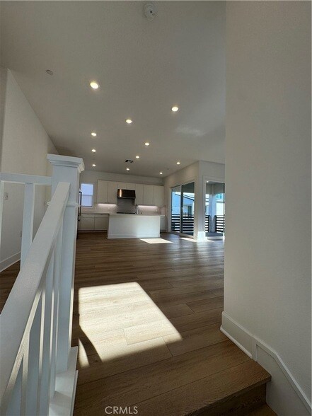 Building Photo - 436 Loon